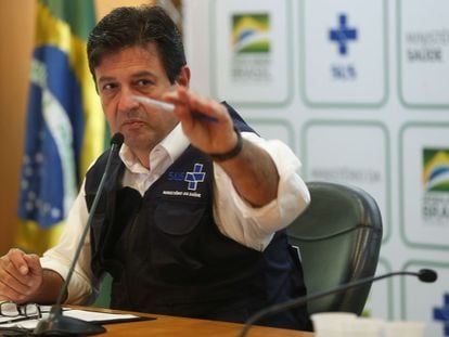 O ministro da Saúde, Luiz Henrique Mandetta, atualiza dados sobre o coronavírus em coletiva de imprensa neste sábado, 28 de março.