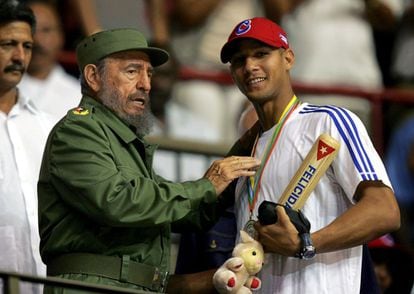 Fidel Castro e Yulieski Gourriel em 2006.