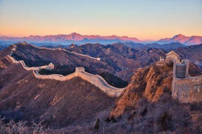 A Muralha a China é grande, mas não a ponto de poder ser vista do espaço.