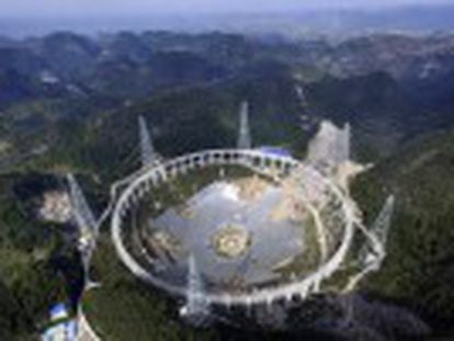 País constrói o maior radiotelescópio do mundo e planeja tê-lo pronto em setembro. O FAST terá o dobro da sensibilidade do Arecibo