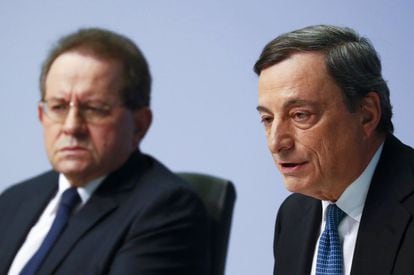 Vítor Constancio e Mario Draghi, na quinta-feira, em Frankfurt.