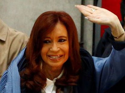 A ex-presidenta argentina foi indiciada por um juiz, mas aproveitou para organizar um grande comício na saída do tribunal