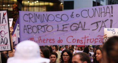 Protesto contra projeto de lei que dificulta aborto para vitimas de estupro