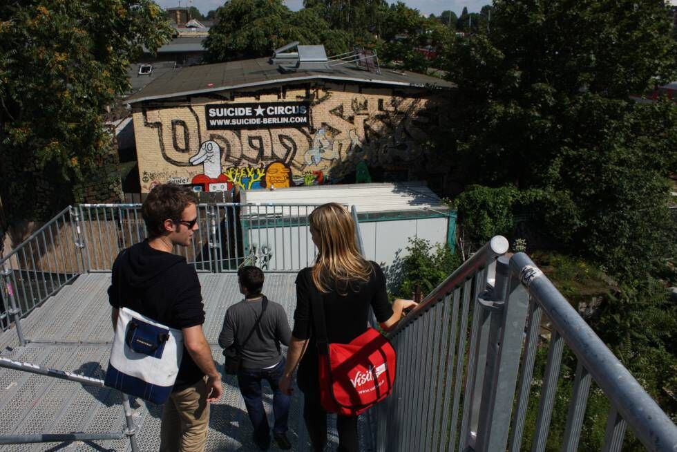 Em Berlim são organizadas rotas de arte de rua guiadas por grafiteiros.