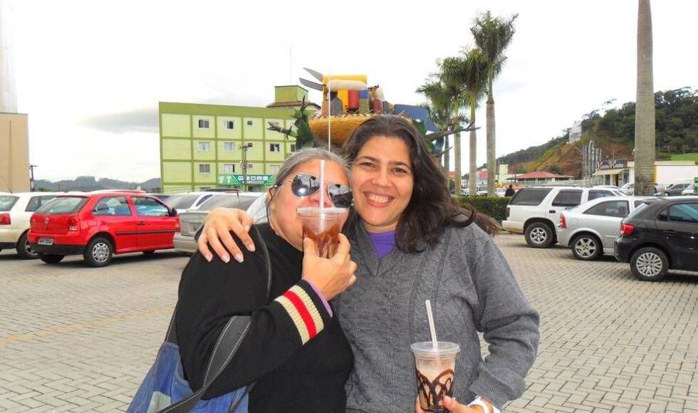 Lia Martins e Mercês Castro, durante a viagem que ela fez para conhecer a família de Teodoro.