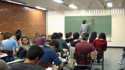 Brasil encara a batalha para prosperar no ensino médio
