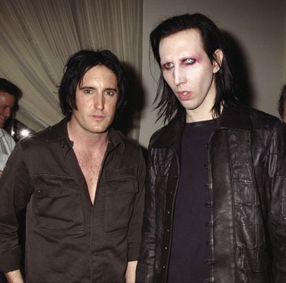 Ao lado do cantor e também músico Trent Reznor, líder do Nine Inch Nails, em maio de 2000. 