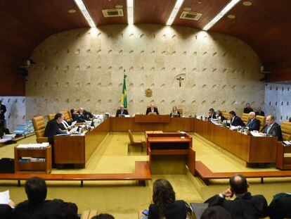 Brazil&#039;s Supreme Federal Tribunal (STF) during a session to discuss the impeachment of President Dilma Rousseff in Brasilia, on December 16, 2015. . AFP PHOTO/EVARISTO SA