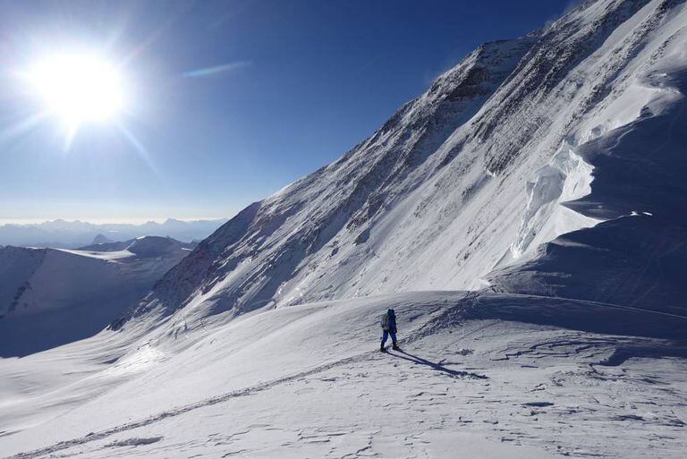 Adrian Ballinger e Cory Richards registraram no Strava sua tentativa de subir o Everest sem oxigênio.