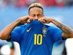 Neymar também recebeu apoio de Thiago Silva. "Acho que tem que desabafar, tirou um grande peso das costas. Para o terceiro jogo vai estar mais tranquilo. Chora mesmo, só você sabe o que passou para estar aqui nesta Copa", afirmou o capitão da seleção.