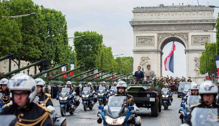 Macron durante o tradicional desfile militar do 14 de julho em Paris.