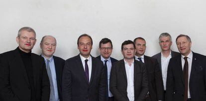 Membros do parlamento francês posam com os lábios pintados como parte de uma campanha em favor dos direitos das mulheres. Denis Baupin, o segundo da esquerda para a direita, foi acusado de assédio sexual por oito mulheres.