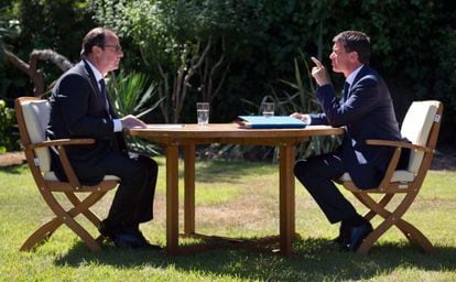 François Hollande e Manuel Valls, em 15 de agosto.