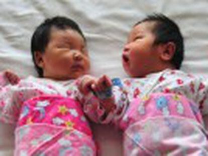 Partido Comunista permitirá que todos os casais poderão ter até dois filhos. A restrição, vigente desde 1976, evitou cerca de 400 milhões de nascimentos e causou desequilíbrio demográfico no país