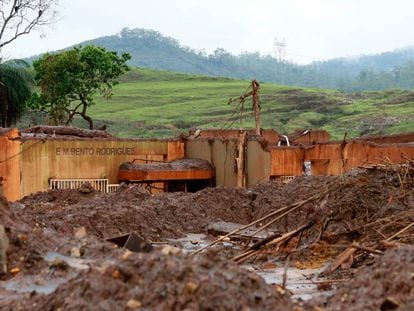 Distrito de Bento Rodrigues foi devastado após rompimento da barragem de Fundão.