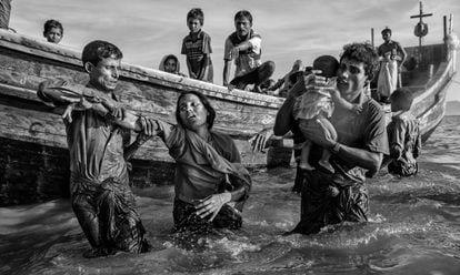 Refugiados rohingyas chegam a Bangladesh em 1&ordm; de outubro.