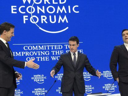 Os primeiros-ministros da Holanda, Mark Rutte, da França, Manuel Valls, e da Grécia, Alexis Tsipras, nesta quinta-feira em Davos, Suíça.
