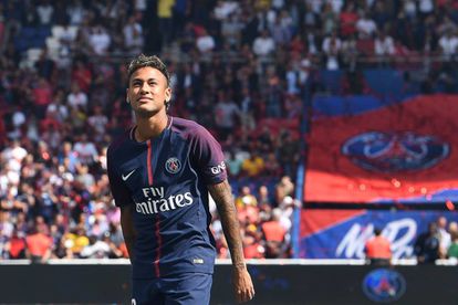 Neymar, durante sua apresentação à torcida do Paris Saint-Germain.