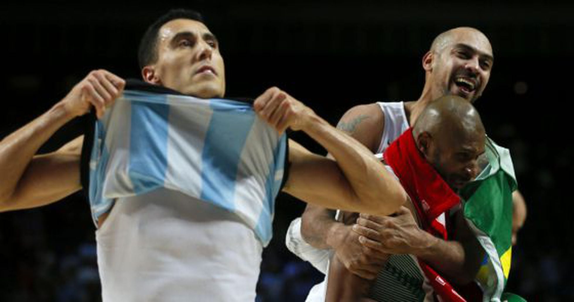 De olho no Mundial, seleção masculina de basquete bate a Argentina em  amistoso