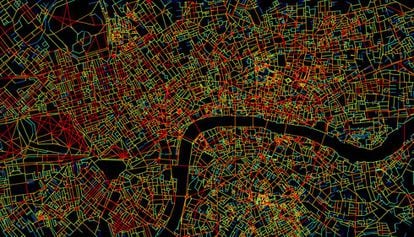 Mapa do centro de Londres. Em vermelho, as ruas com mais conexões, em azul, as mais isoladas.