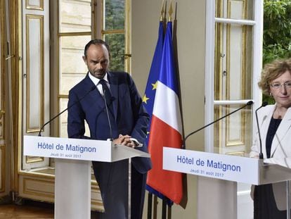O primeiro-ministro Édouard Philippe e a ministra do Trabalho Muriel Penicaud
