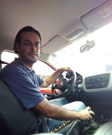 Após perder o emprego de carteira assinada, Edson Maciel se tornou motorista do aplicativo Uber.