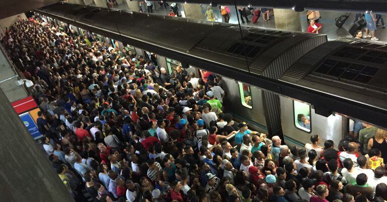 Estação do Metrô lotada em São Paulo.