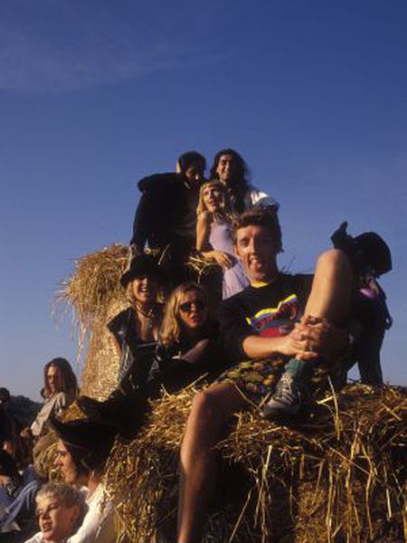 Rave da revista ‘Boy’s Own’, celebrada em um lago perto de East Grinstead, em Surrey, em agosto de 1989.