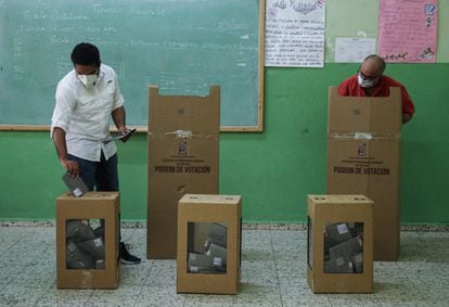 Eleições gerais durante o surto de coronavírus em Santo Domingo, República Dominicana, em 5 de julho de 2020.