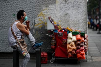 Vendedor ambulante na Cidade do México, no último domingo.