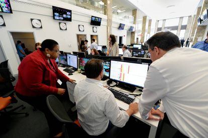 Jornalistas na sucursal do canal qatariano Al Jazeera em Nova York