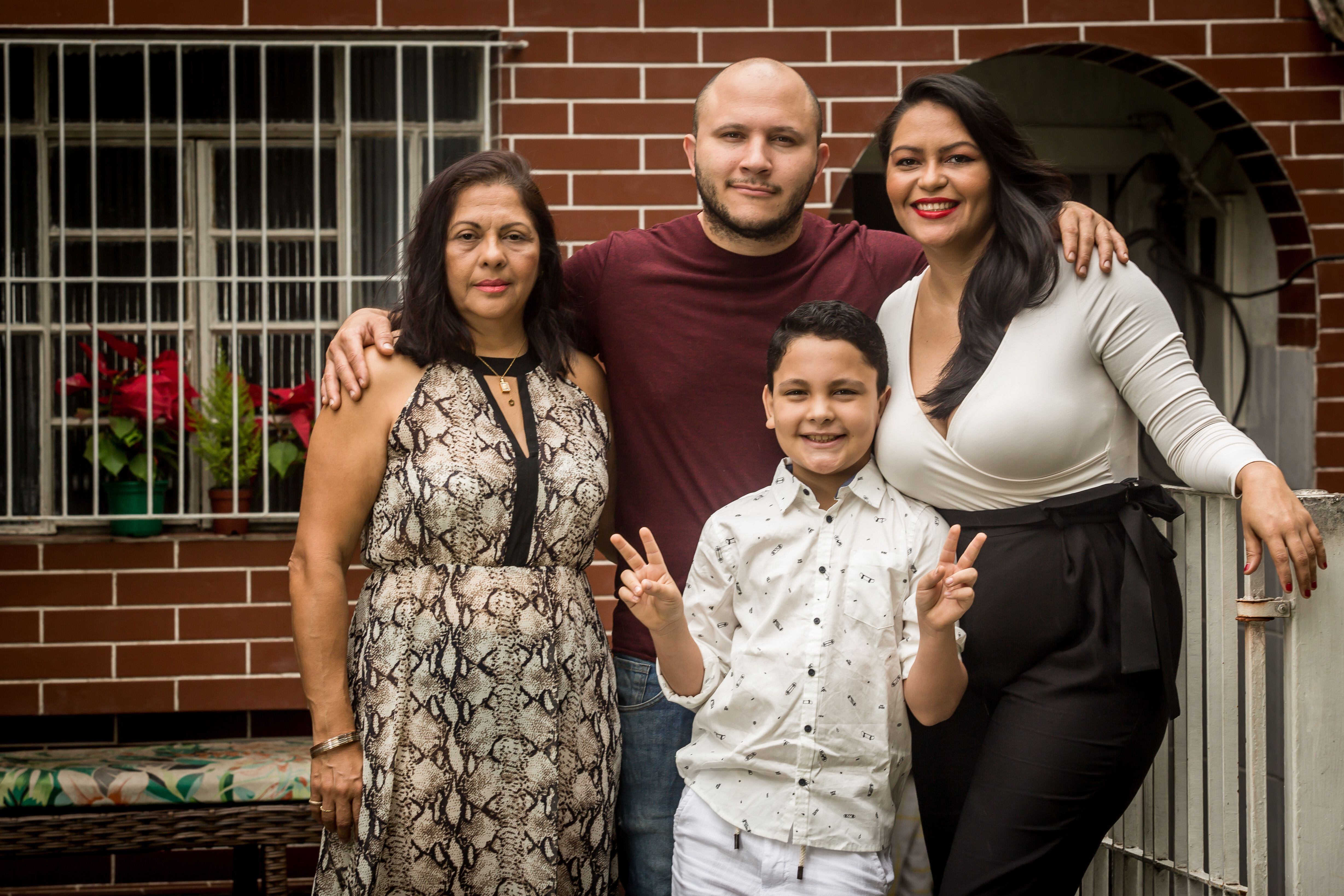 A engenheira venezuelana Rosalva (à dir.) e sua família em São Paulo. 