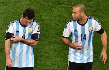 Messi e Mascherano, na partida contra a Holanda.