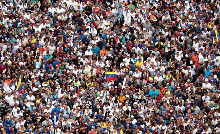 Opositores do Governo de Maduro tomam as ruas de Caracas.
