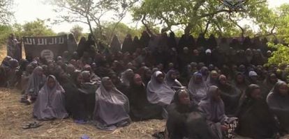 Cena do novo vídeo difundido na segunda-feira por Boko Haram.