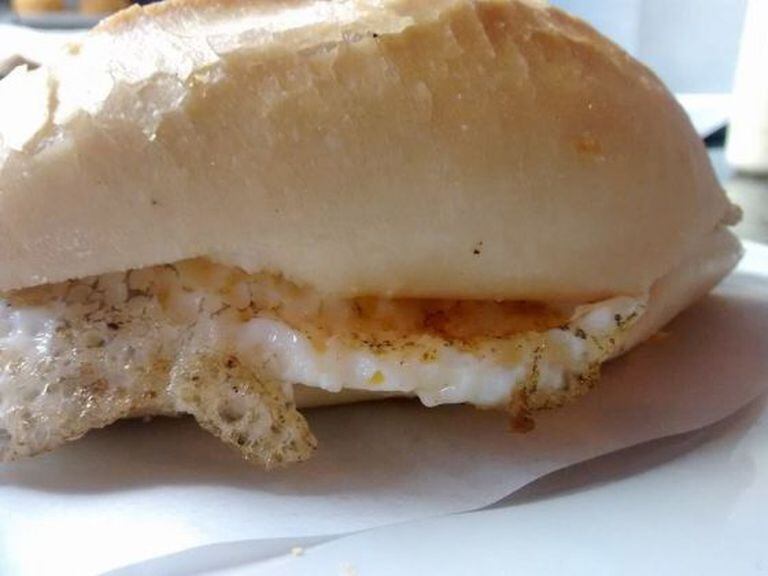 O pão com ovo da Padaria Natalina.