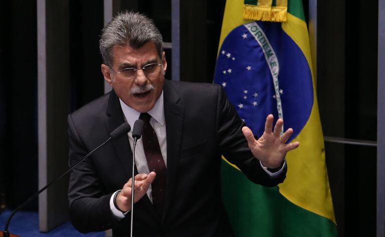 O senador Jucá discursa no Senado.