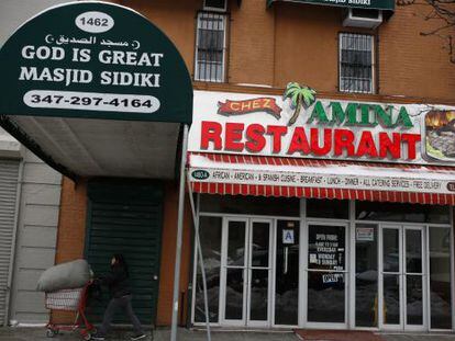 Fachada do restaurante africano de Nafissatou Diallo no Bronx.
