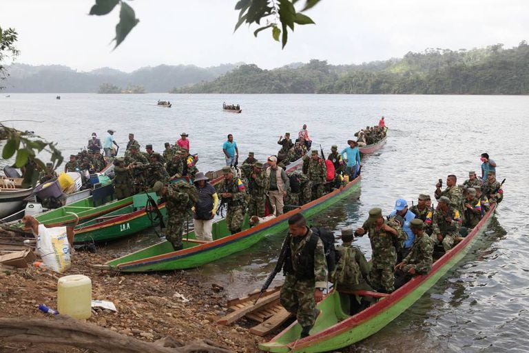 As FARC usaram 100 barcos para chegar às zonas veredais, onde entregarão as armas.