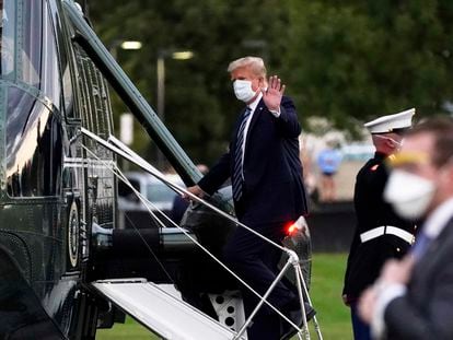Trump deixa o hospital em Maryland.