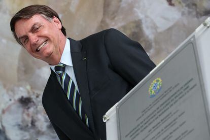 Bolsonaro descerra placa alusiva a inauguração da 8ª Cascata de Ultracentrífugas da Usina de Enriquecimento Isotópico de Urânio.