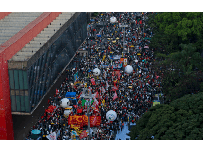 Imagens dos protestos em São Paulo, no Rio de Janeiro e em Belo Horizonte feitas pela AFP, Reuters, DPA, por Carla Jiménez e Regiane Oliveira.