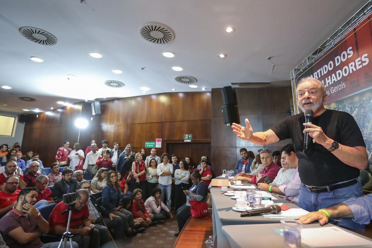 O ex-presidente Lula, em um encontro com apoiadores em Belo Horizonte (Minas Gerais), na sexta-feira, 24 de janeiro.