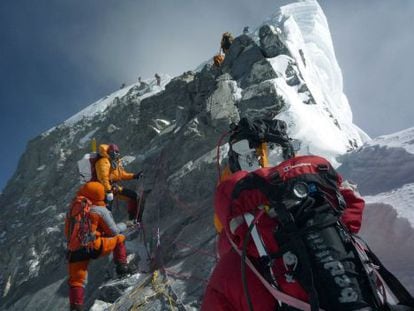 Uma expedição em sua subida ao topo do Everest.
