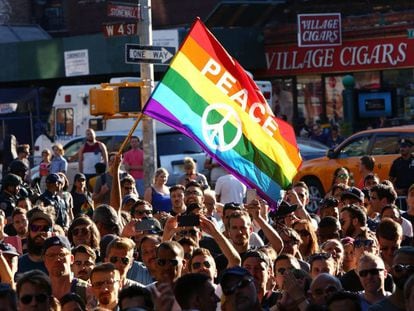 Vigília em Nova York pelas vítimas de Orlando.