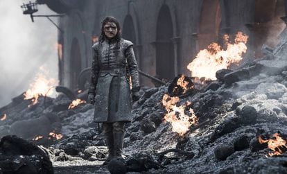 'Game of Thrones' conseguiu por seus méritos próprios ser considerada uma das melhores séries da última década. Entretanto, essa reputação não livrou a ficção da HBO de cometer falhas pouco discretas. Na imagem, Arya Stark no penúltimo capítulo.
