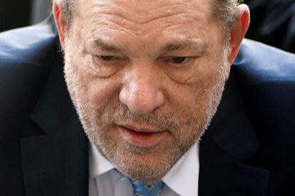 O produtor Harvey Weinstein chega ao tribunal que o condenou em Nova York, em 24 de fevereiro.