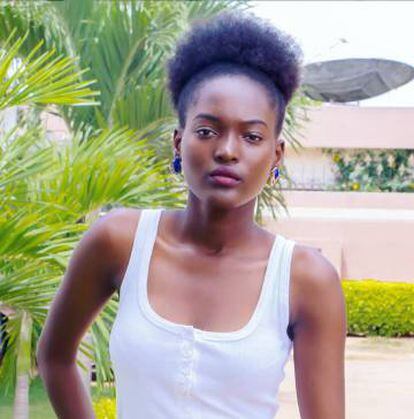 Bettina Codjie, estudante e blogueira do Togo que teve os seios amassados na puberdade e hoje adverte outras jovens sobre os perigos dessa prática.