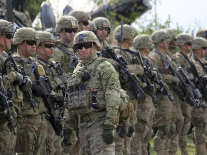 Soldados norte-americanos participam de manobras com tropas britânicas, romenas e moldavas, em abril, na Romênia.