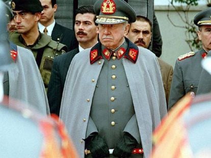 O ditador chileno Augusto Pinochet em 1997, um ano antes de sua prisão em Londres. 